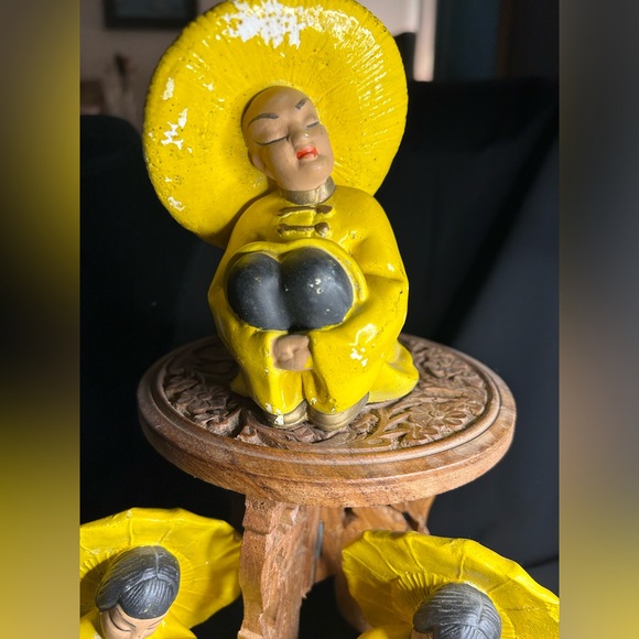 VTG MCM Chalkware set of 3 Asian figurines. Light surface damage on all 3. - Picture 4 of 9
